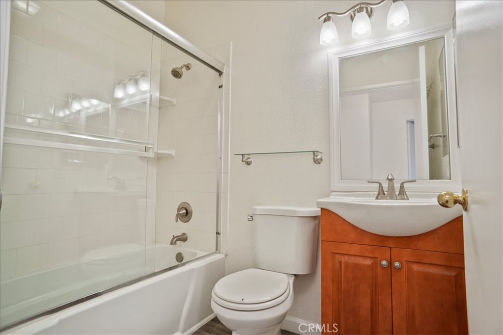 7320 Balboa Boulevard 205