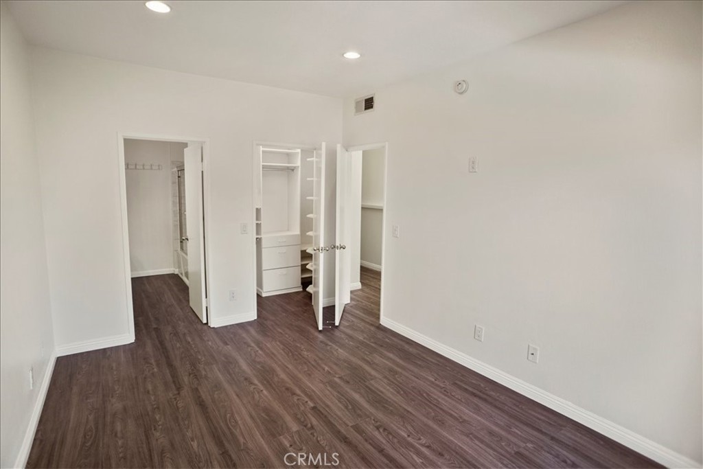 7320 Balboa Boulevard 205