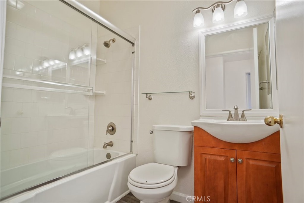 7320 Balboa Boulevard 205