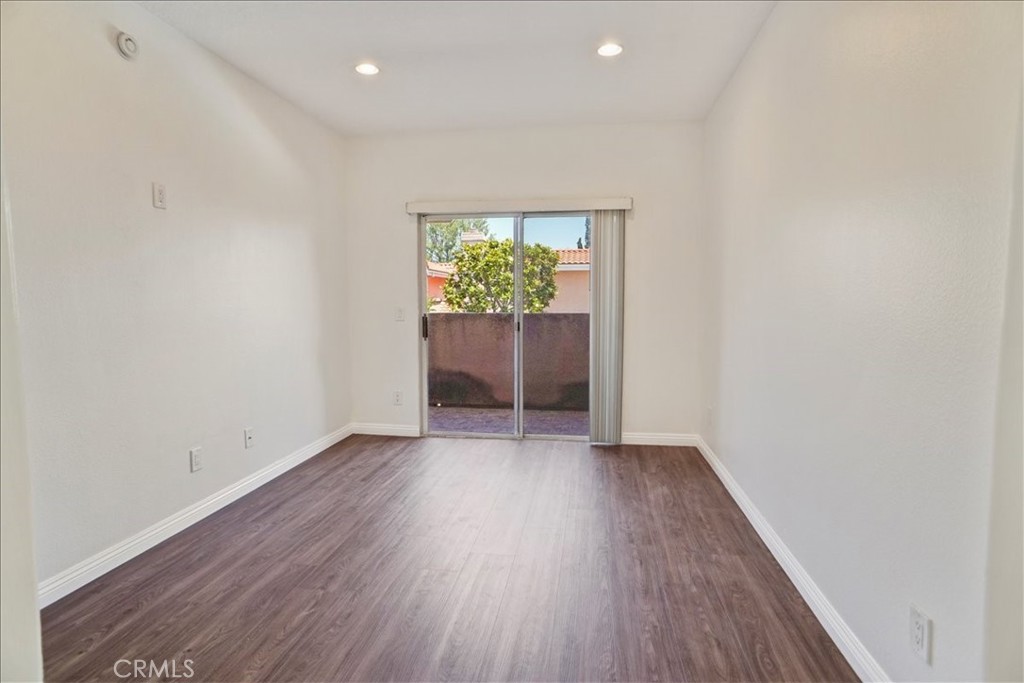 7320 Balboa Boulevard 205