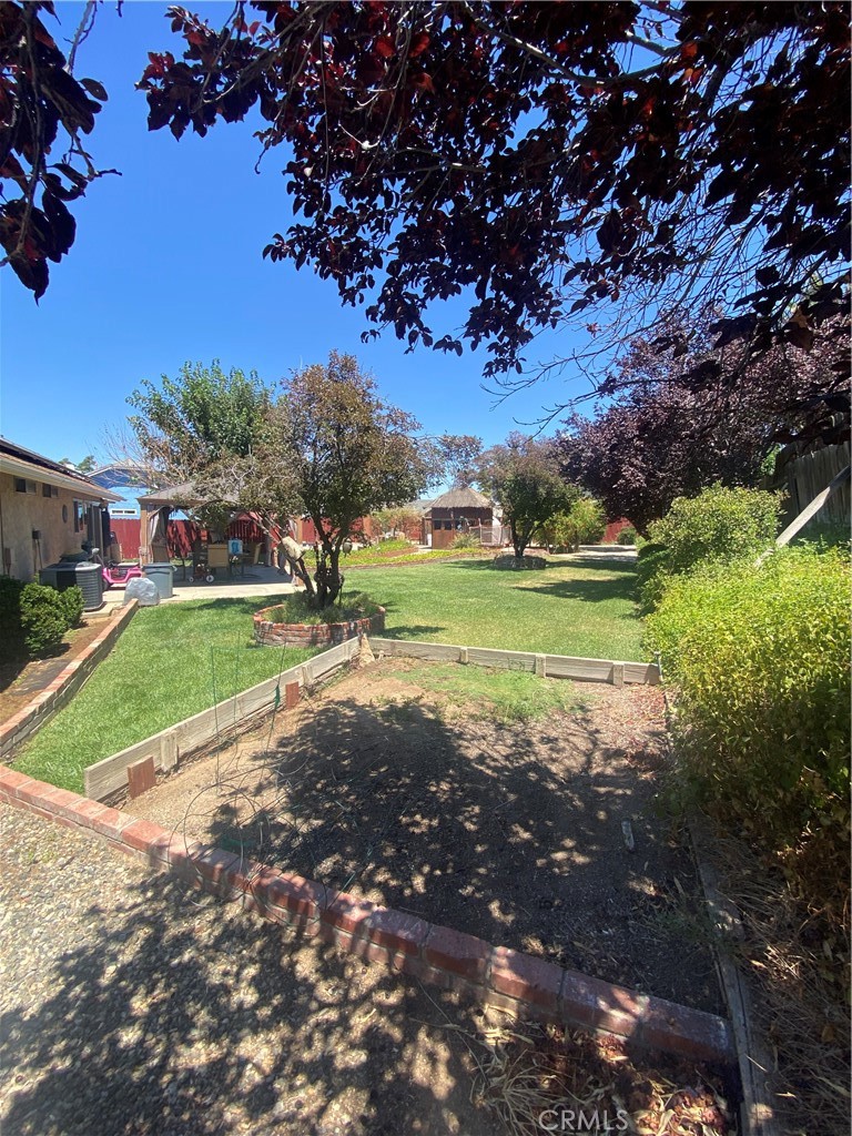 37416 17th E
