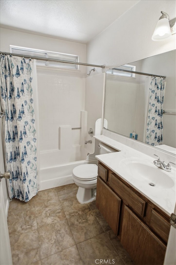 37416 17th E