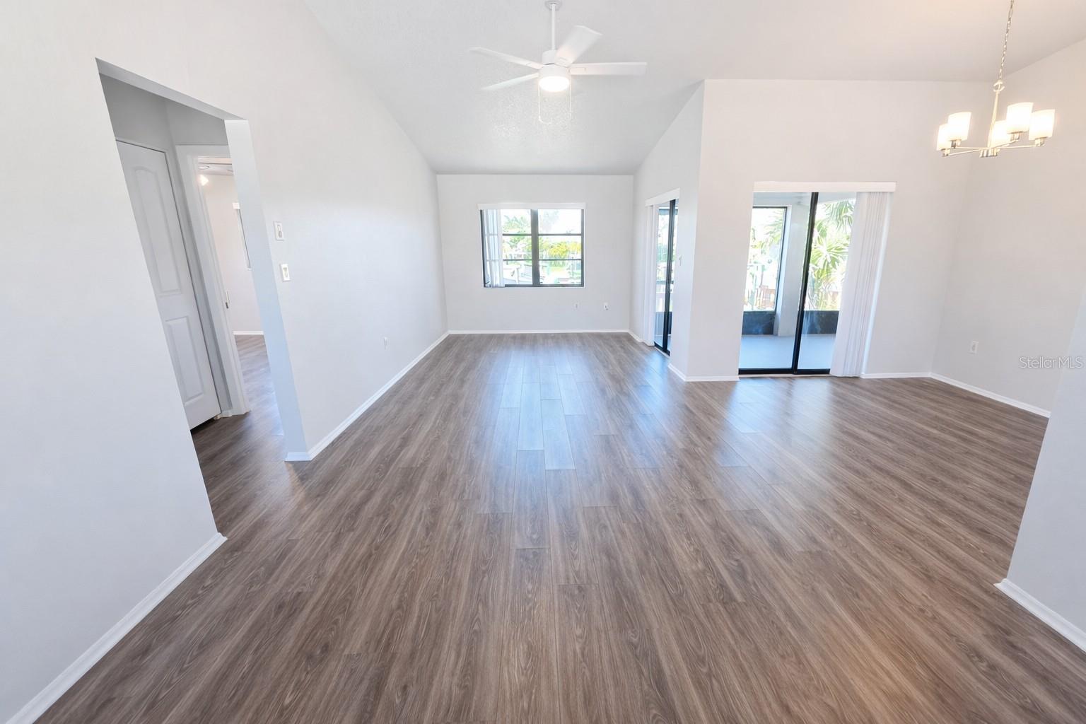 3211 RIVERSIDE DR