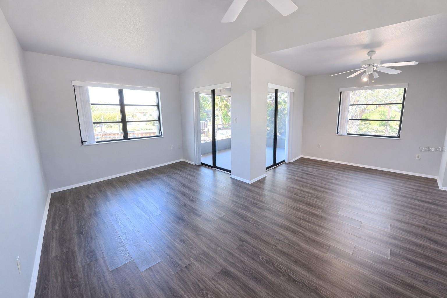 3211 RIVERSIDE DR