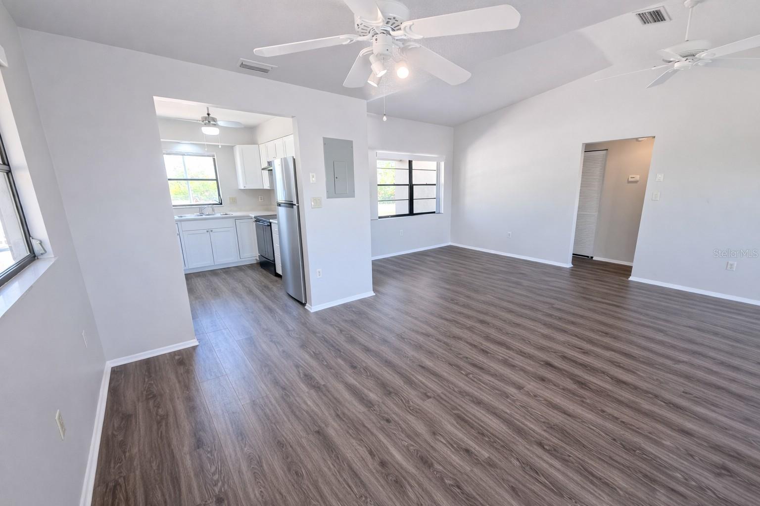 3211 RIVERSIDE DR