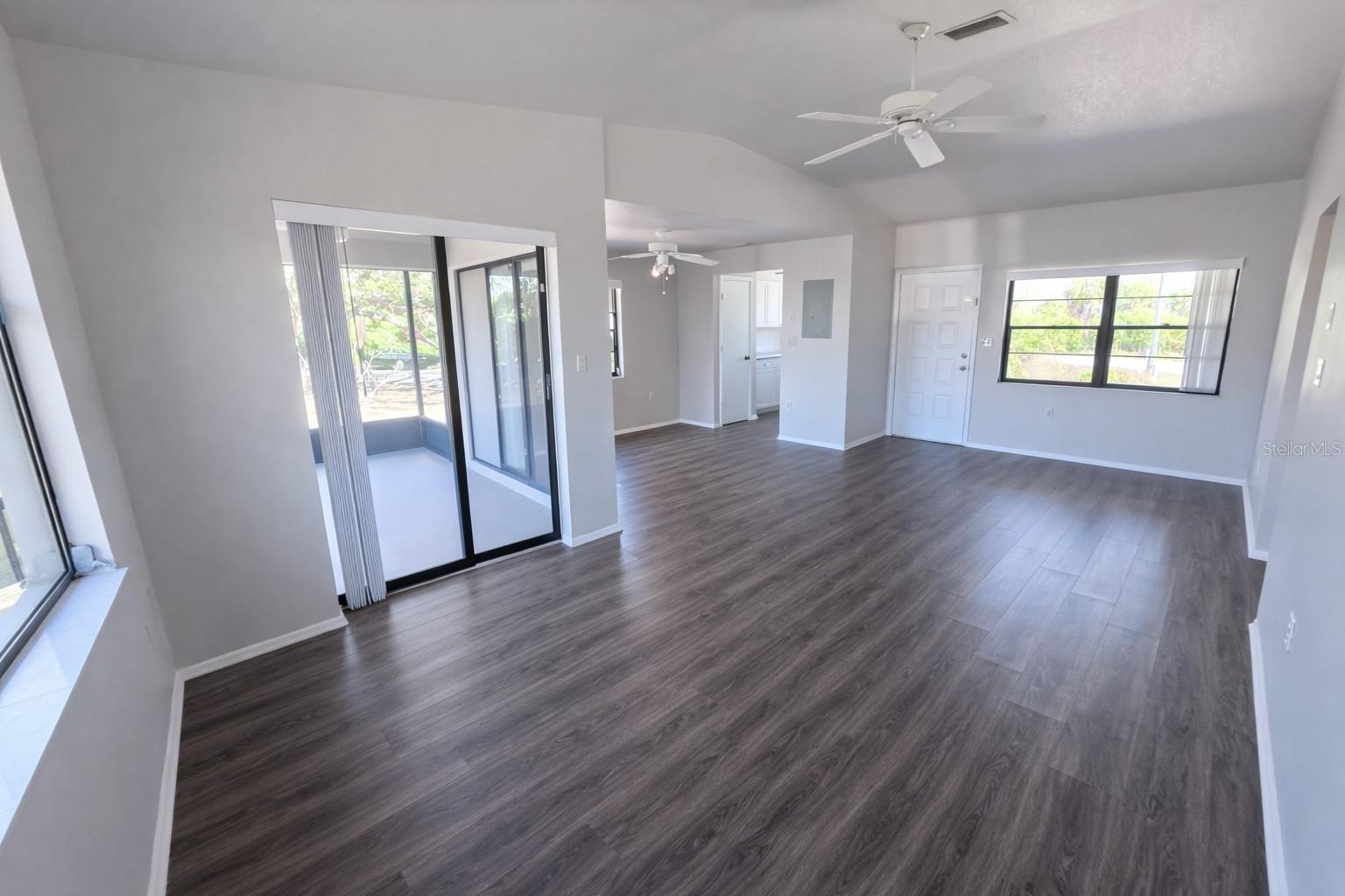 3211 RIVERSIDE DR
