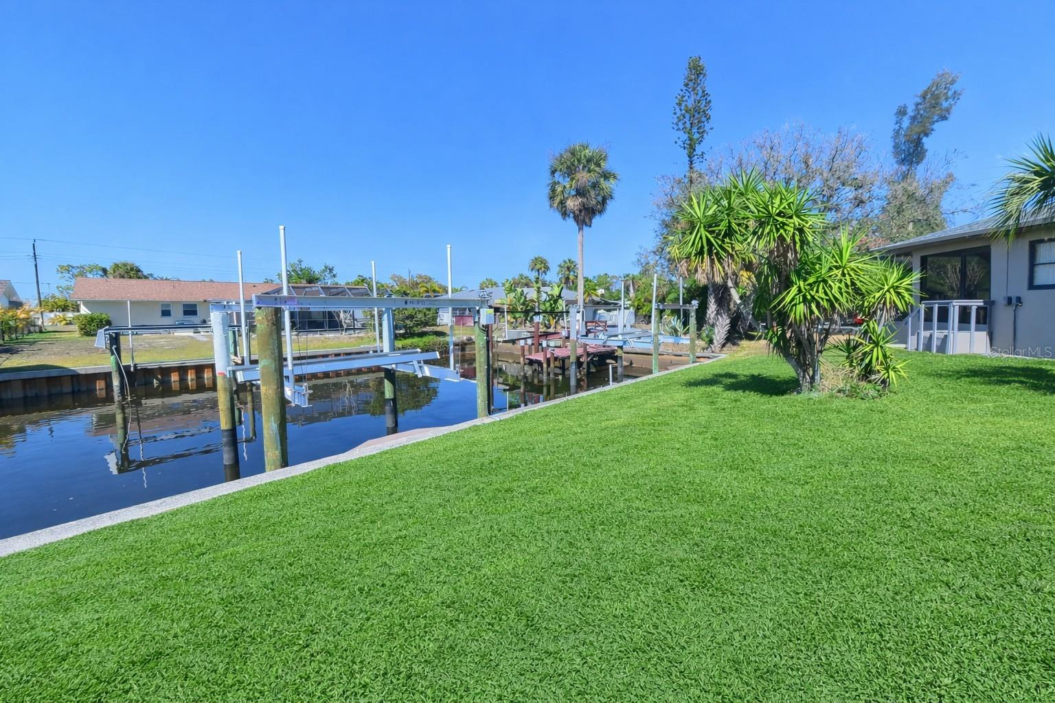 3211 RIVERSIDE DR