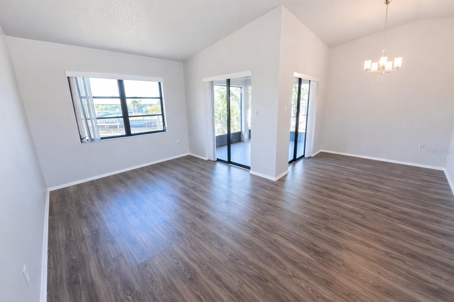 3211 RIVERSIDE DR