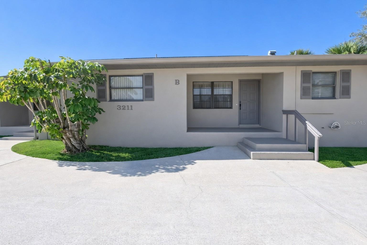 3211 RIVERSIDE DR