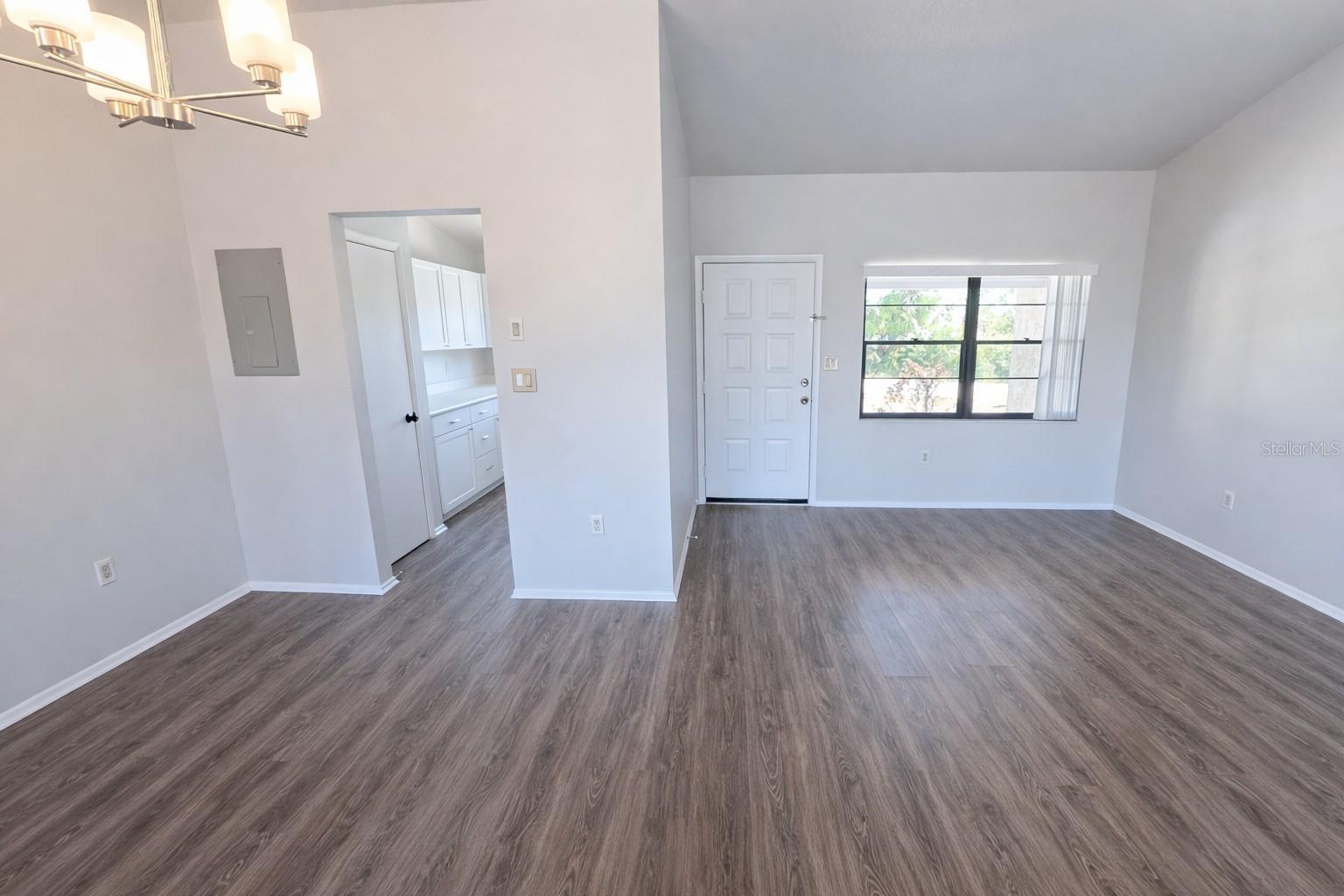 3211 RIVERSIDE DR