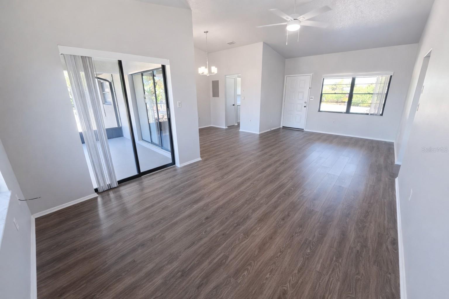 3211 RIVERSIDE DR