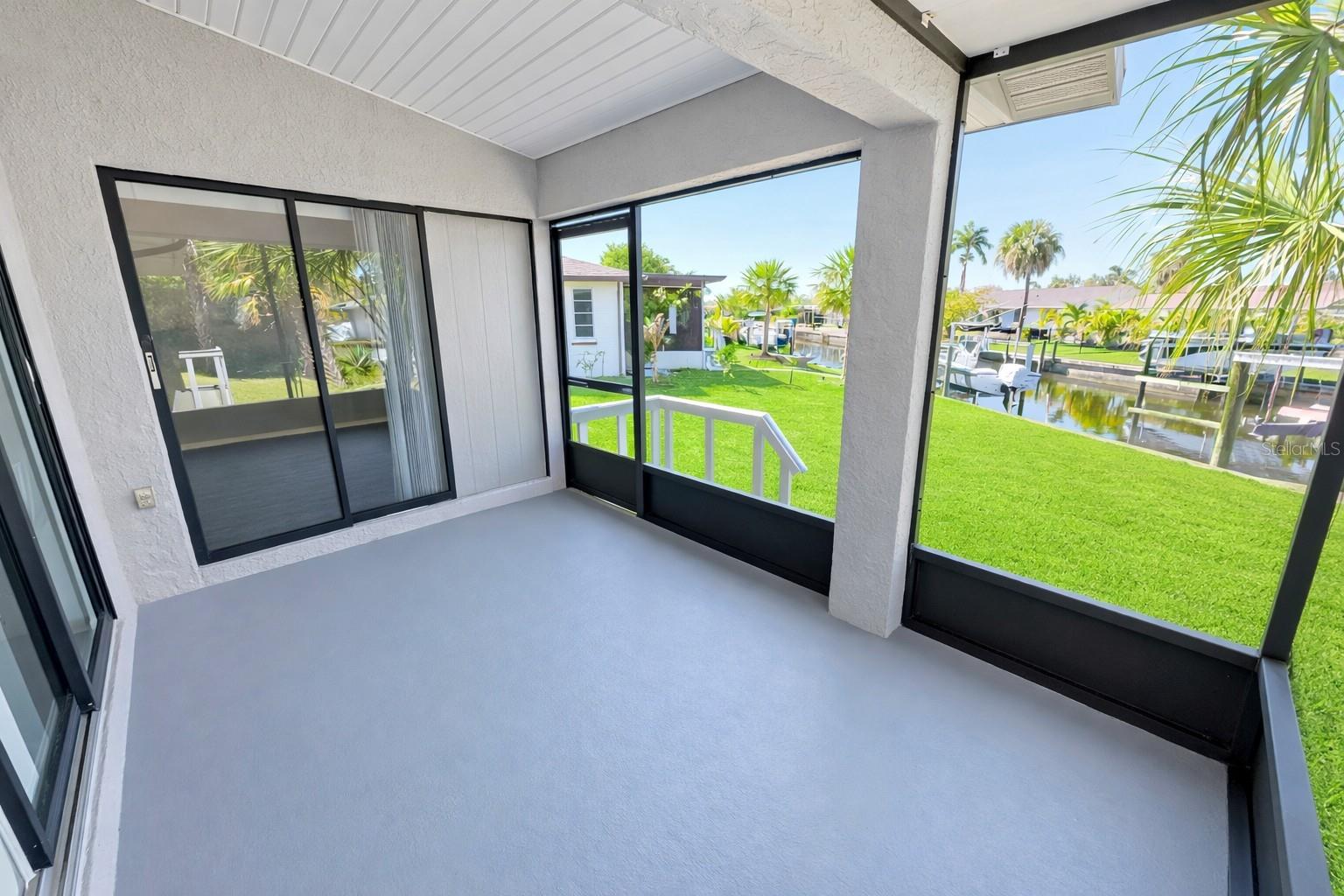 3211 RIVERSIDE DR