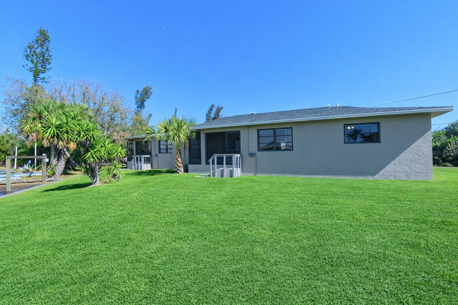 3211 RIVERSIDE DR