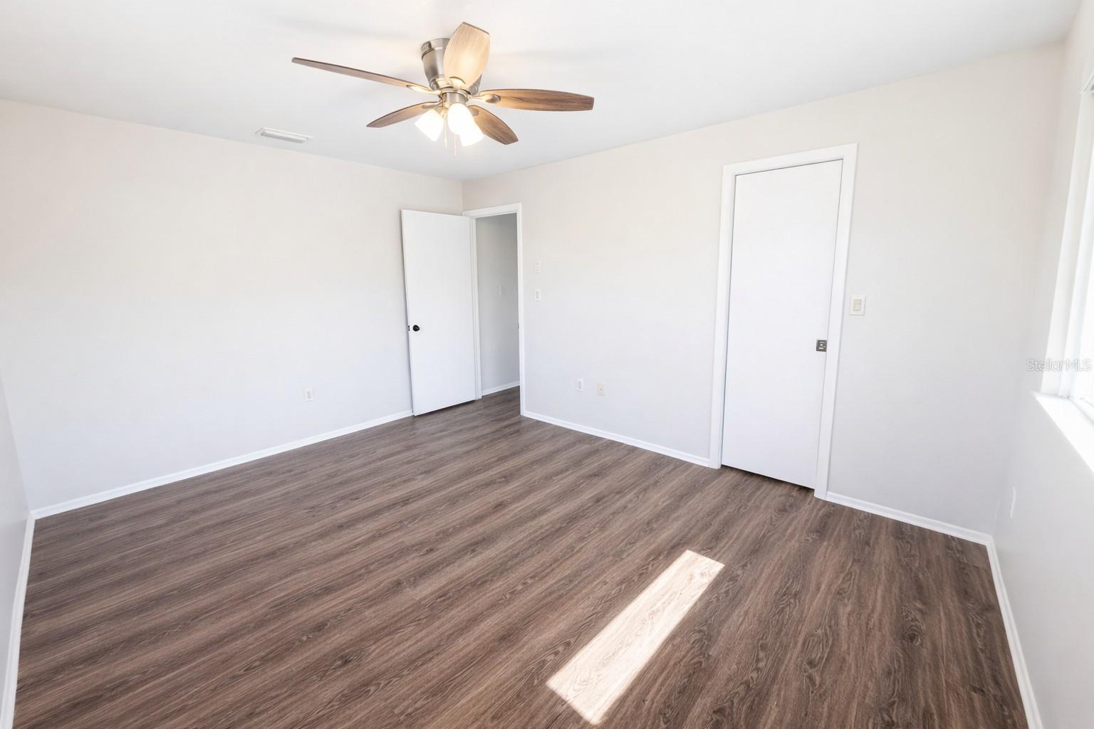 3211 RIVERSIDE DR