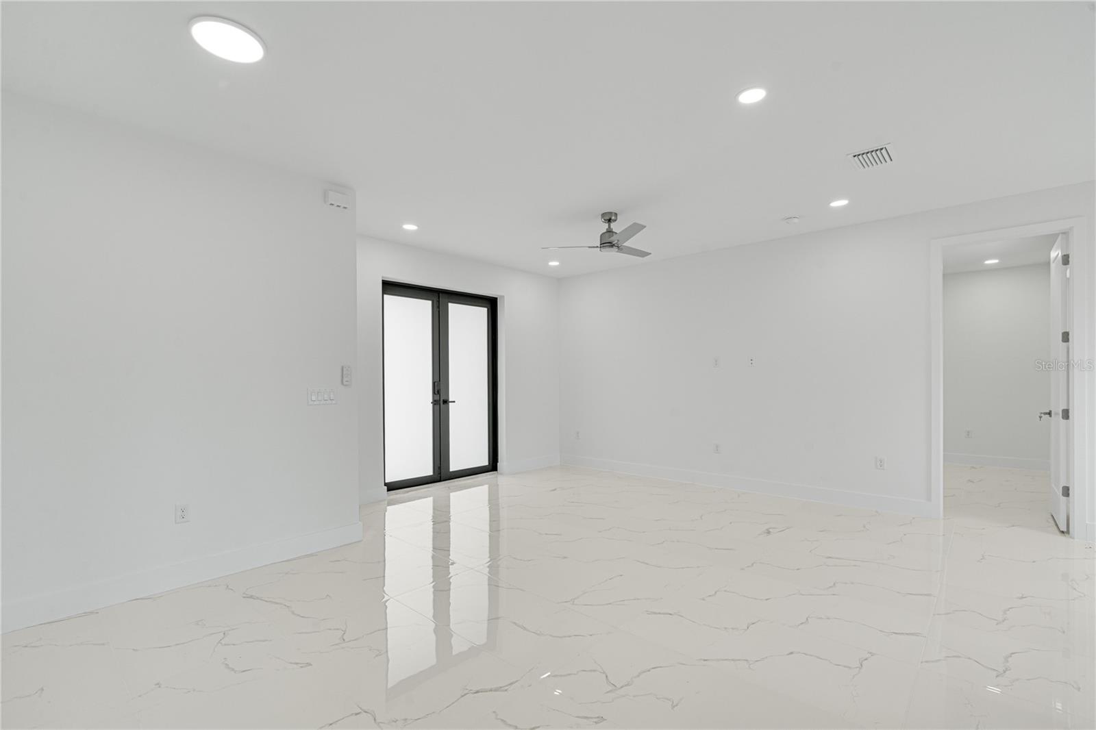 153 AUSTRALIAN DR