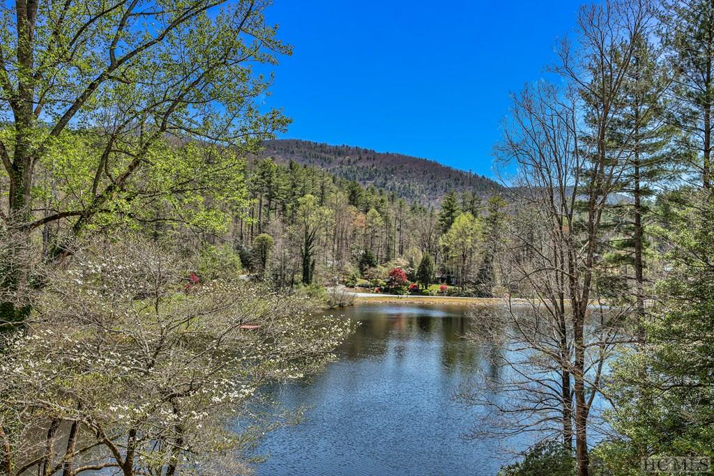 335 Twin Lakes Drive
