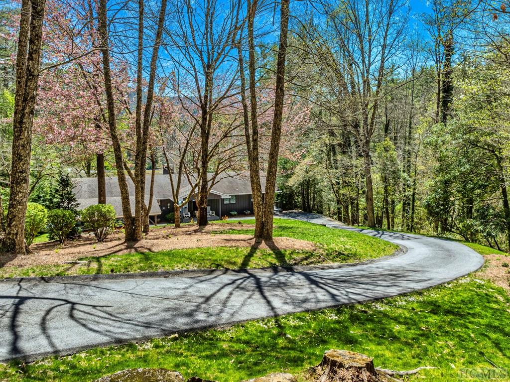 335 Twin Lakes Drive