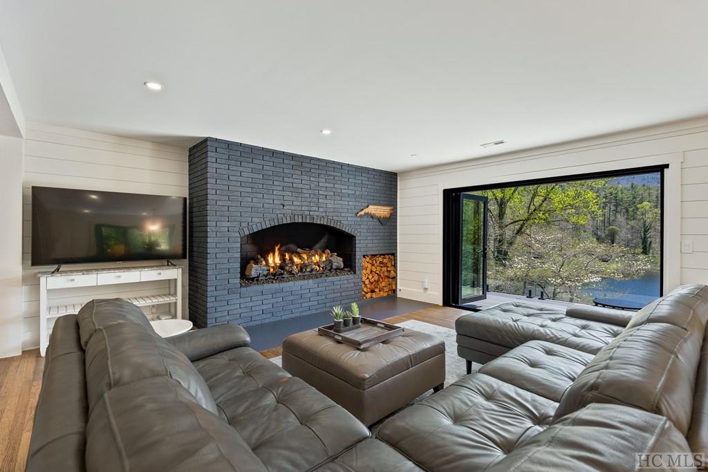 335 Twin Lakes Drive