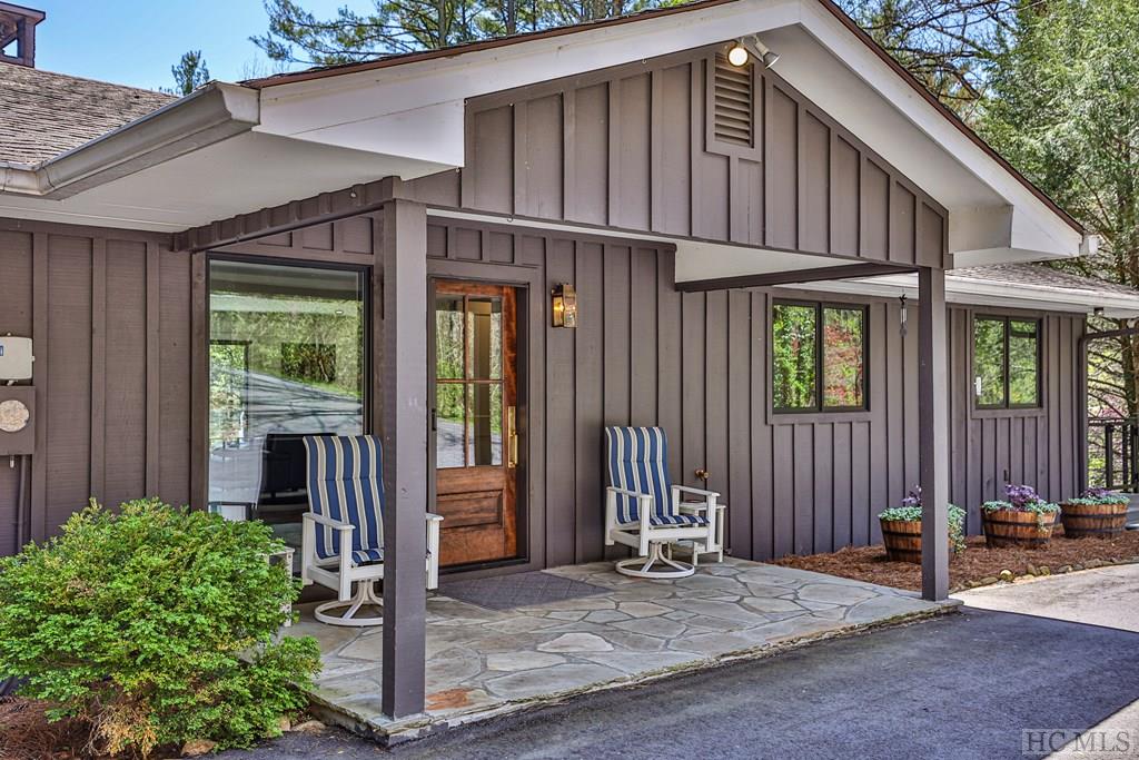 335 Twin Lakes Drive