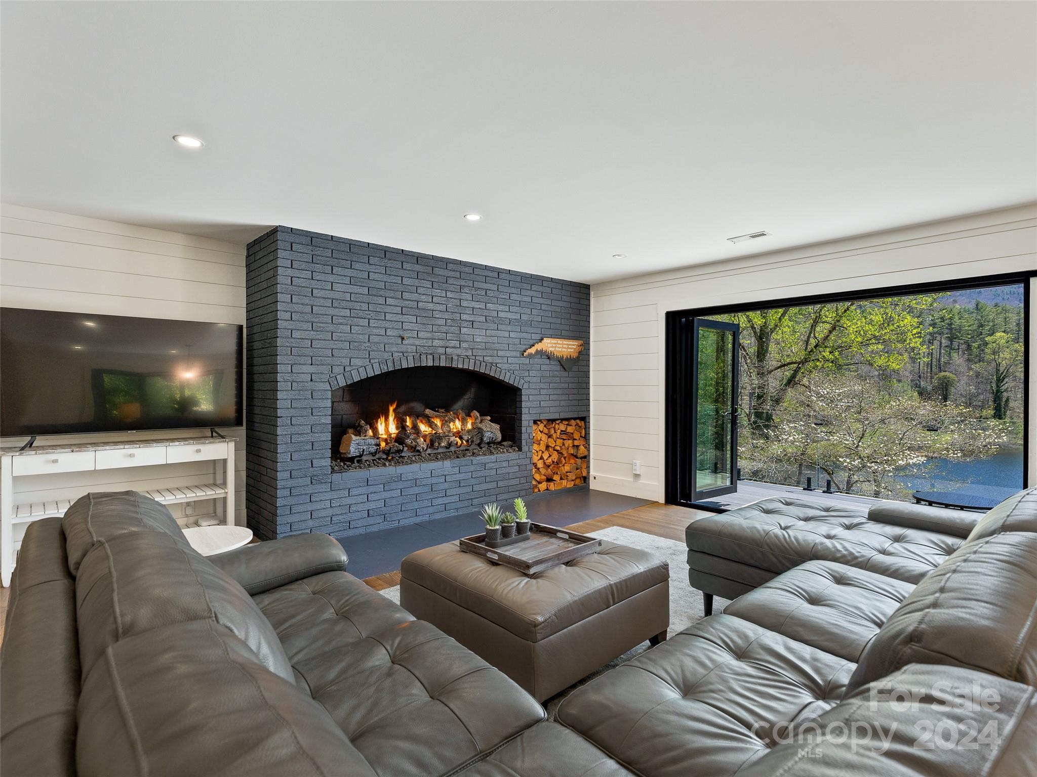 335 Twin Lakes Drive