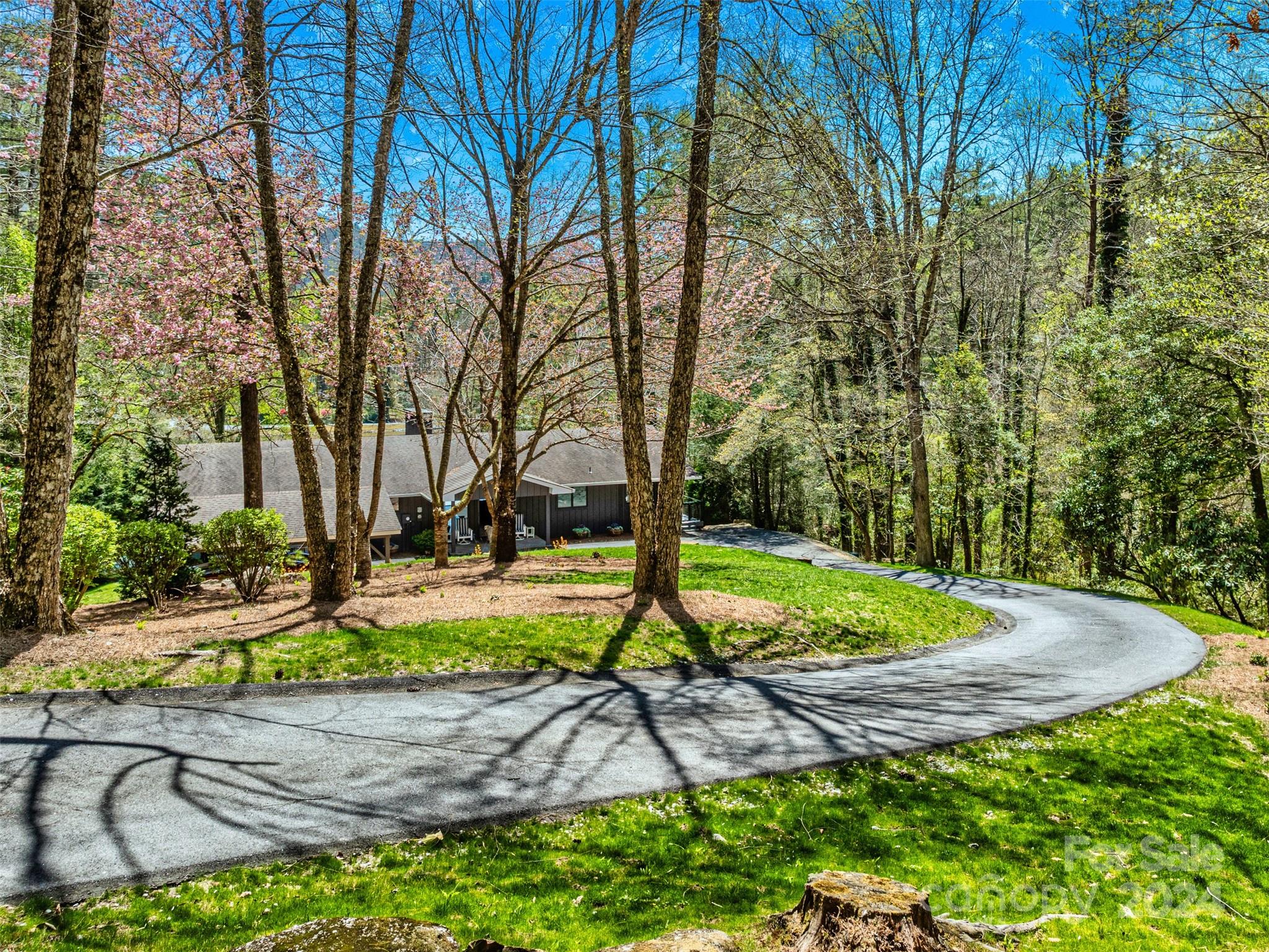 335 Twin Lakes Drive