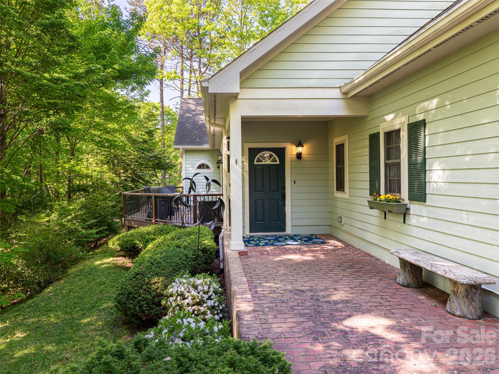 4 Dogwood Glen Circle