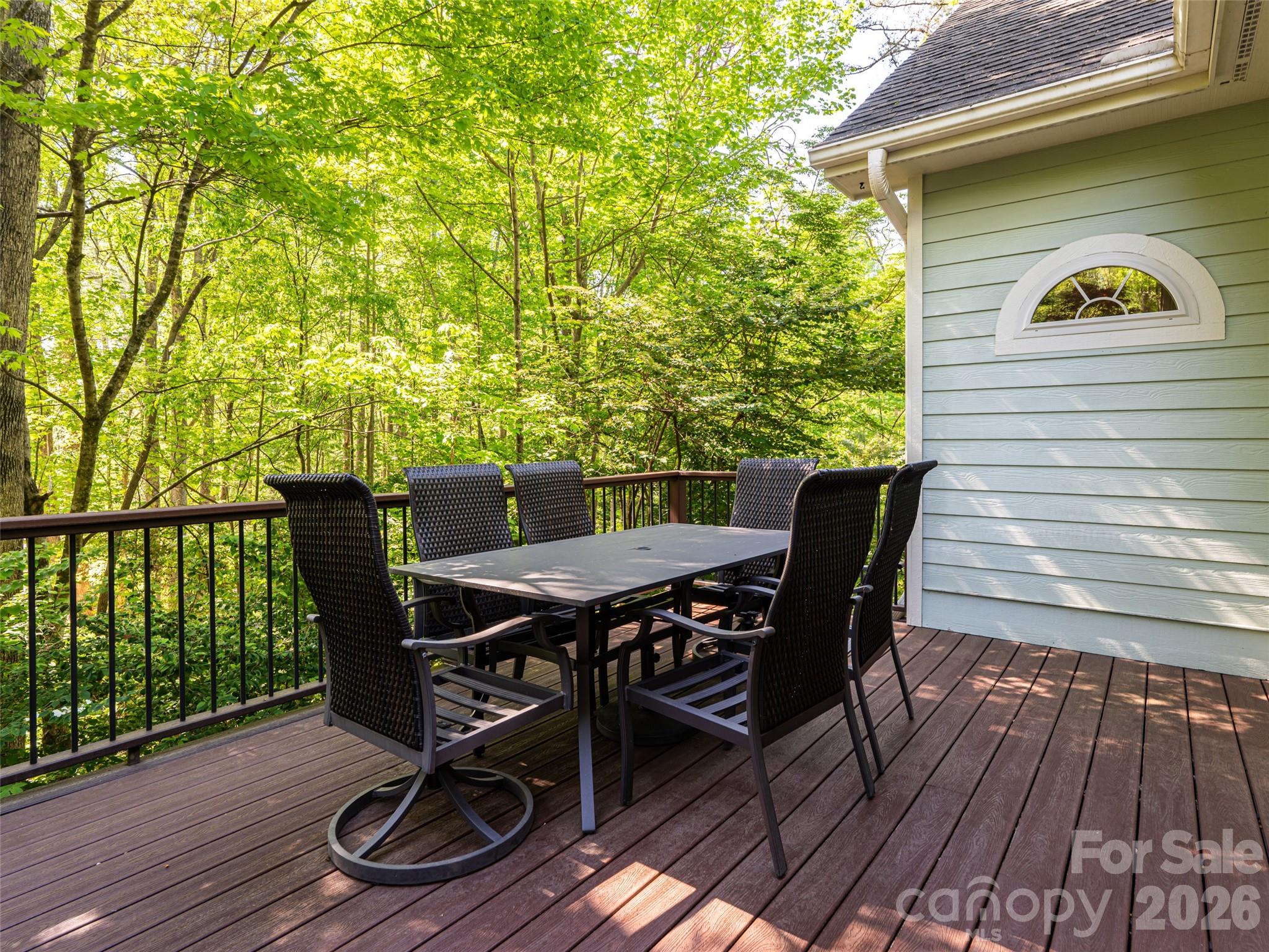 4 Dogwood Glen Circle