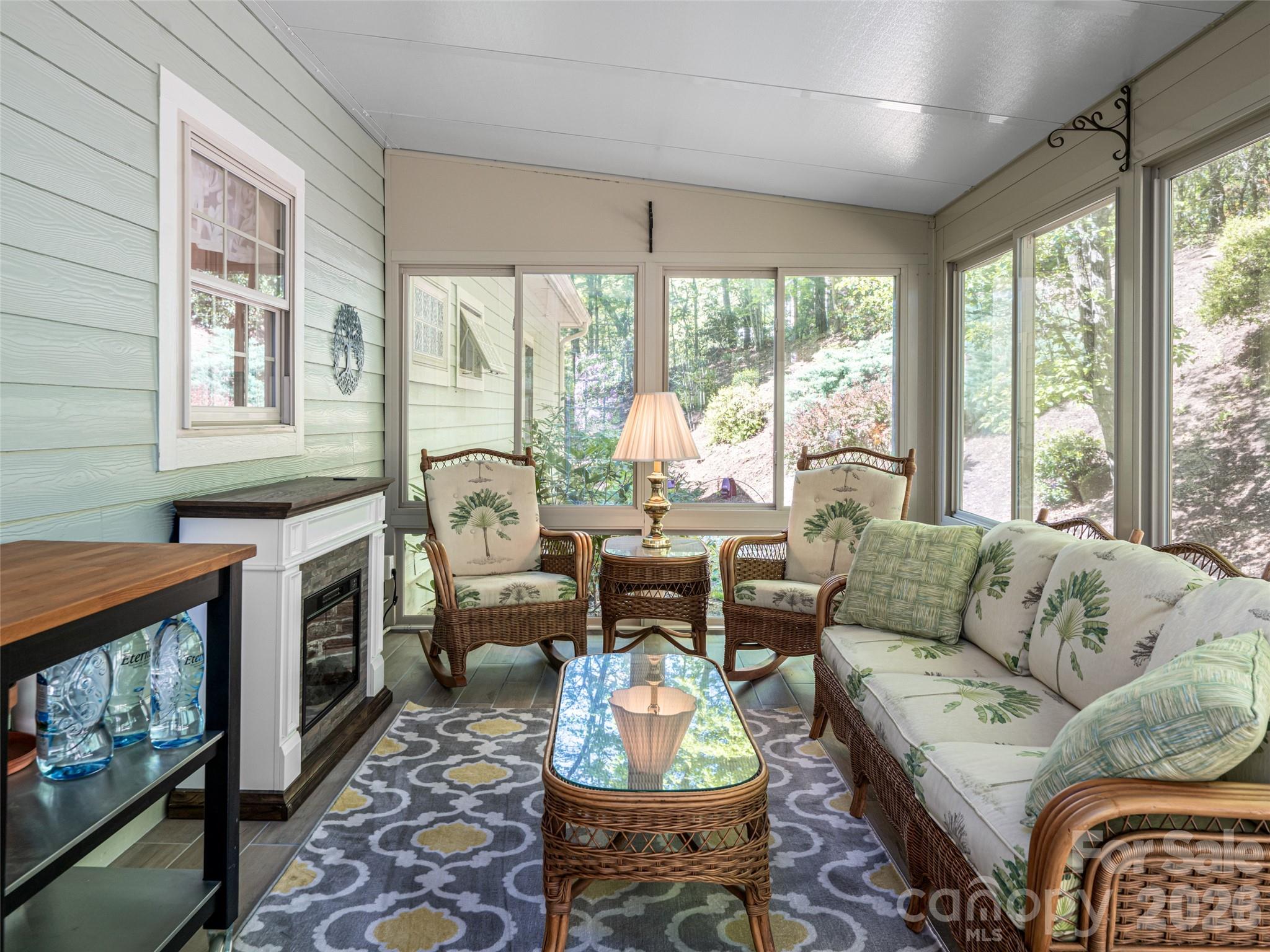 4 Dogwood Glen Circle