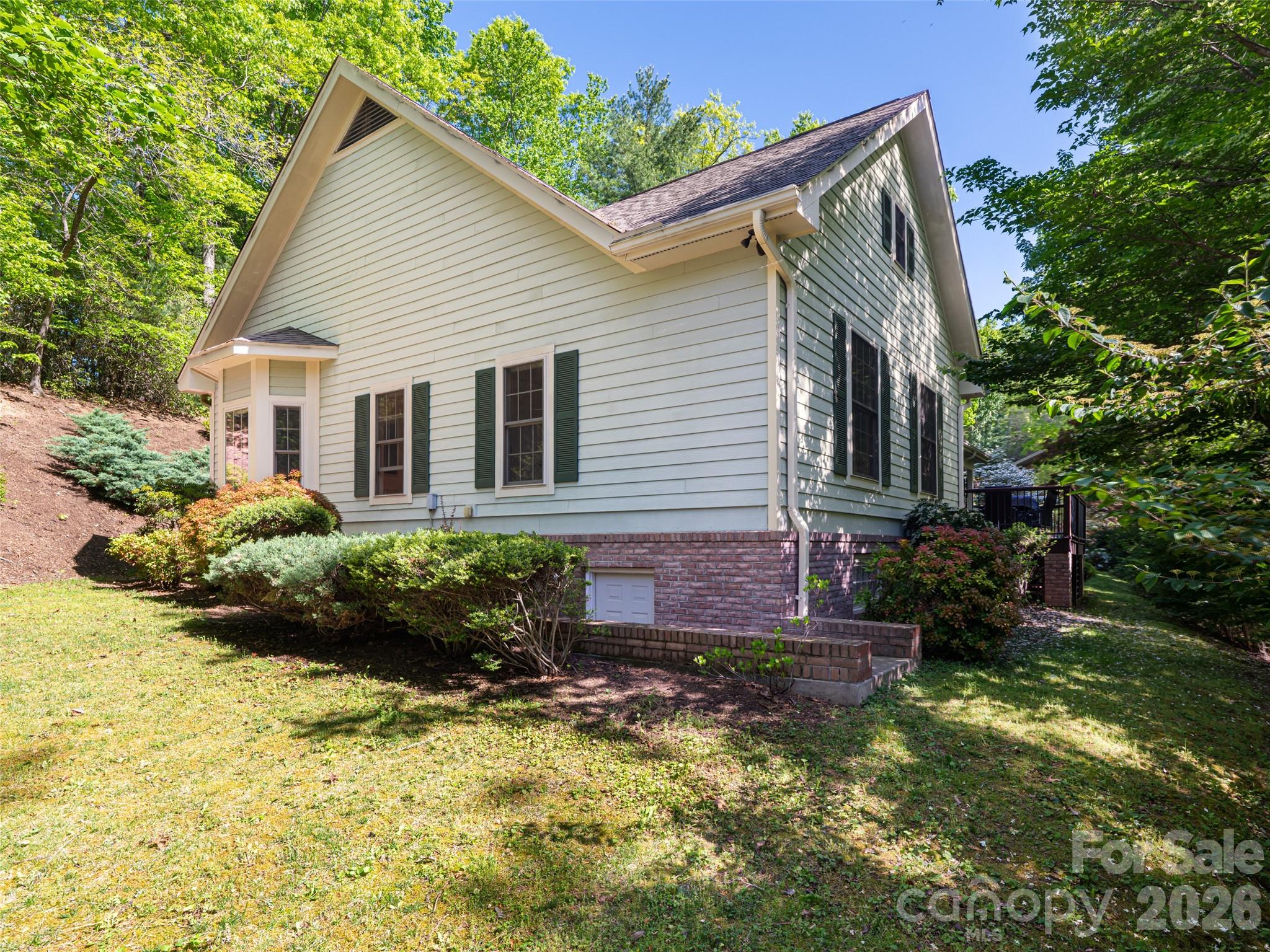 4 Dogwood Glen Circle