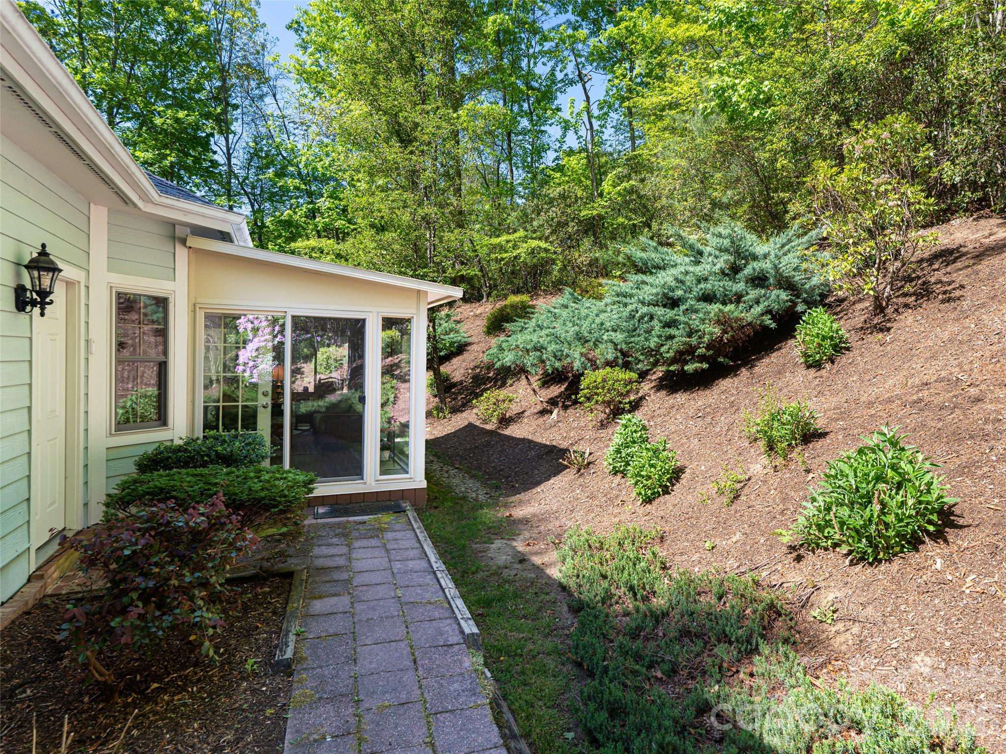 4 Dogwood Glen Circle