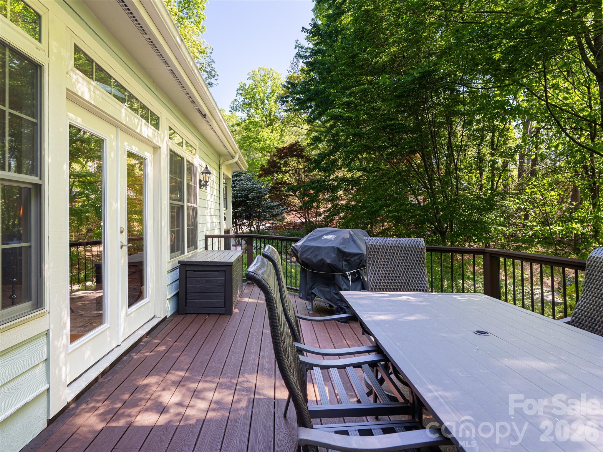 4 Dogwood Glen Circle