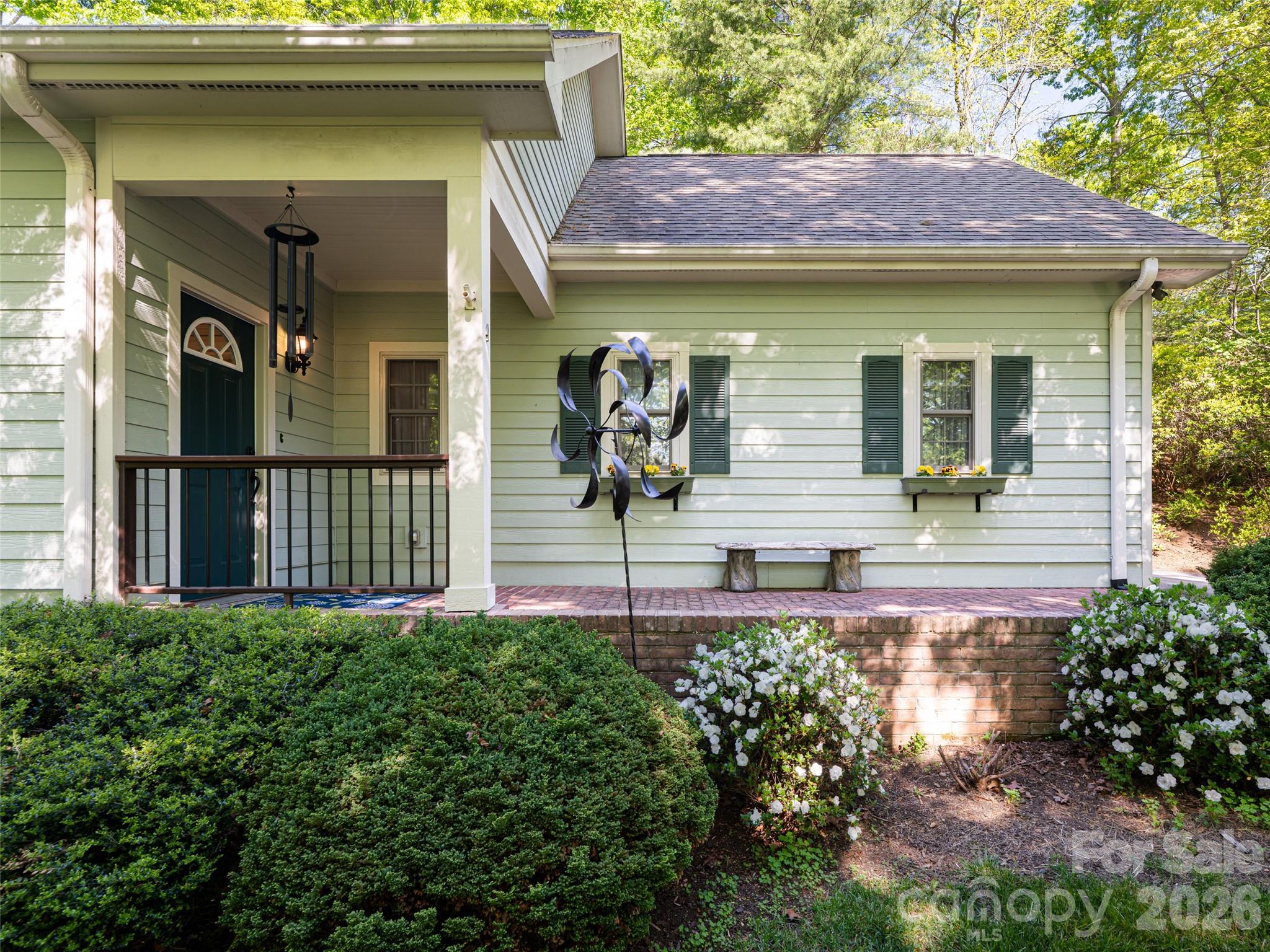 4 Dogwood Glen Circle
