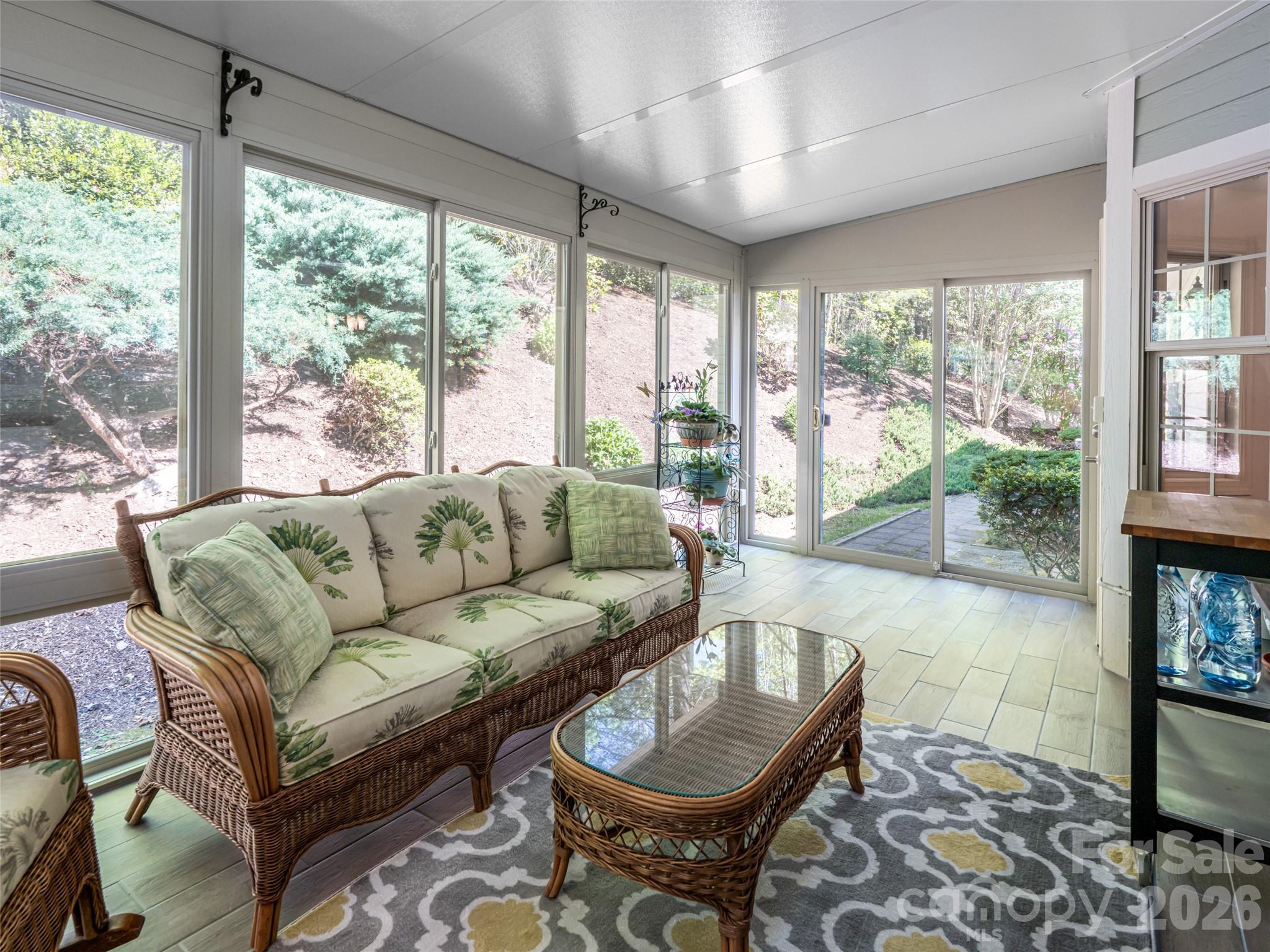 4 Dogwood Glen Circle