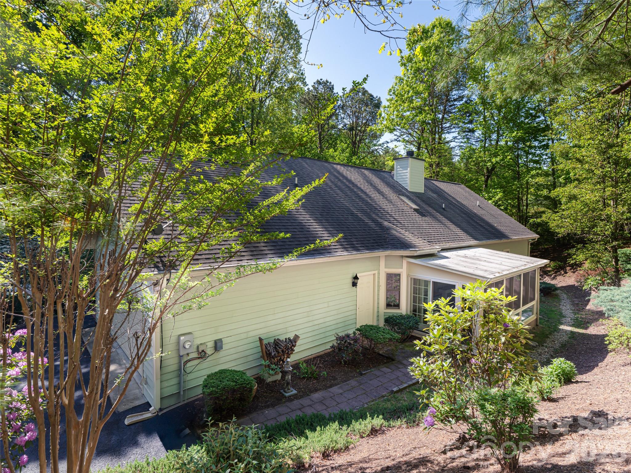 4 Dogwood Glen Circle