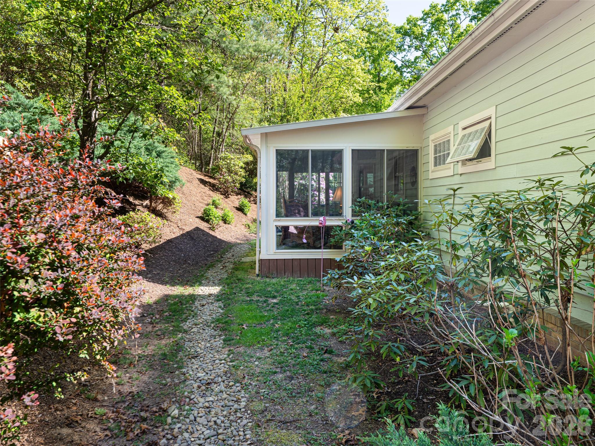 4 Dogwood Glen Circle