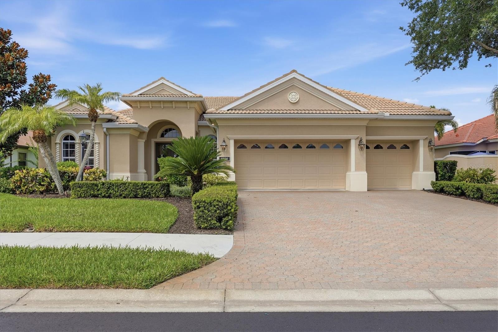 6806 DOMINION LN