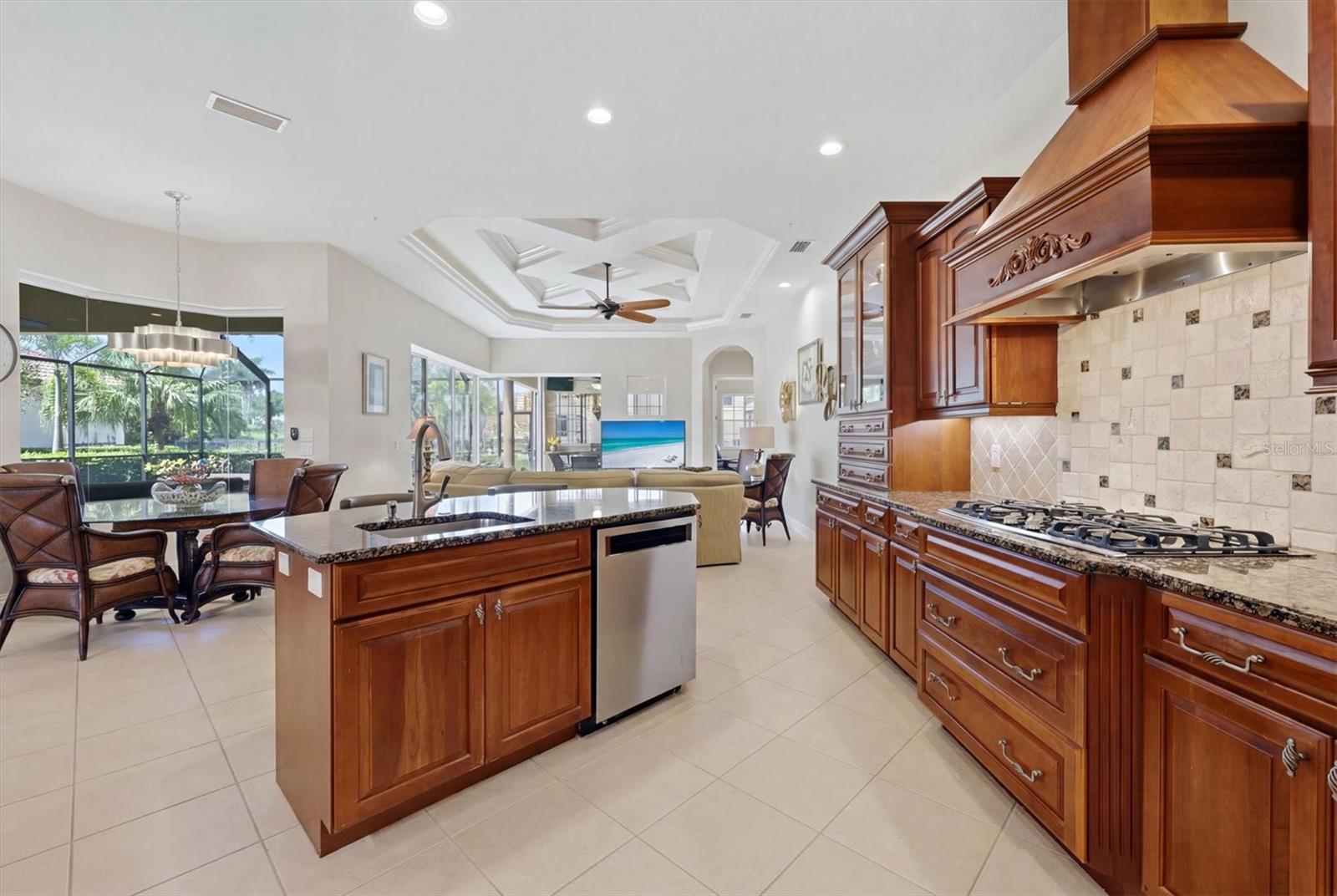 6806 DOMINION LN