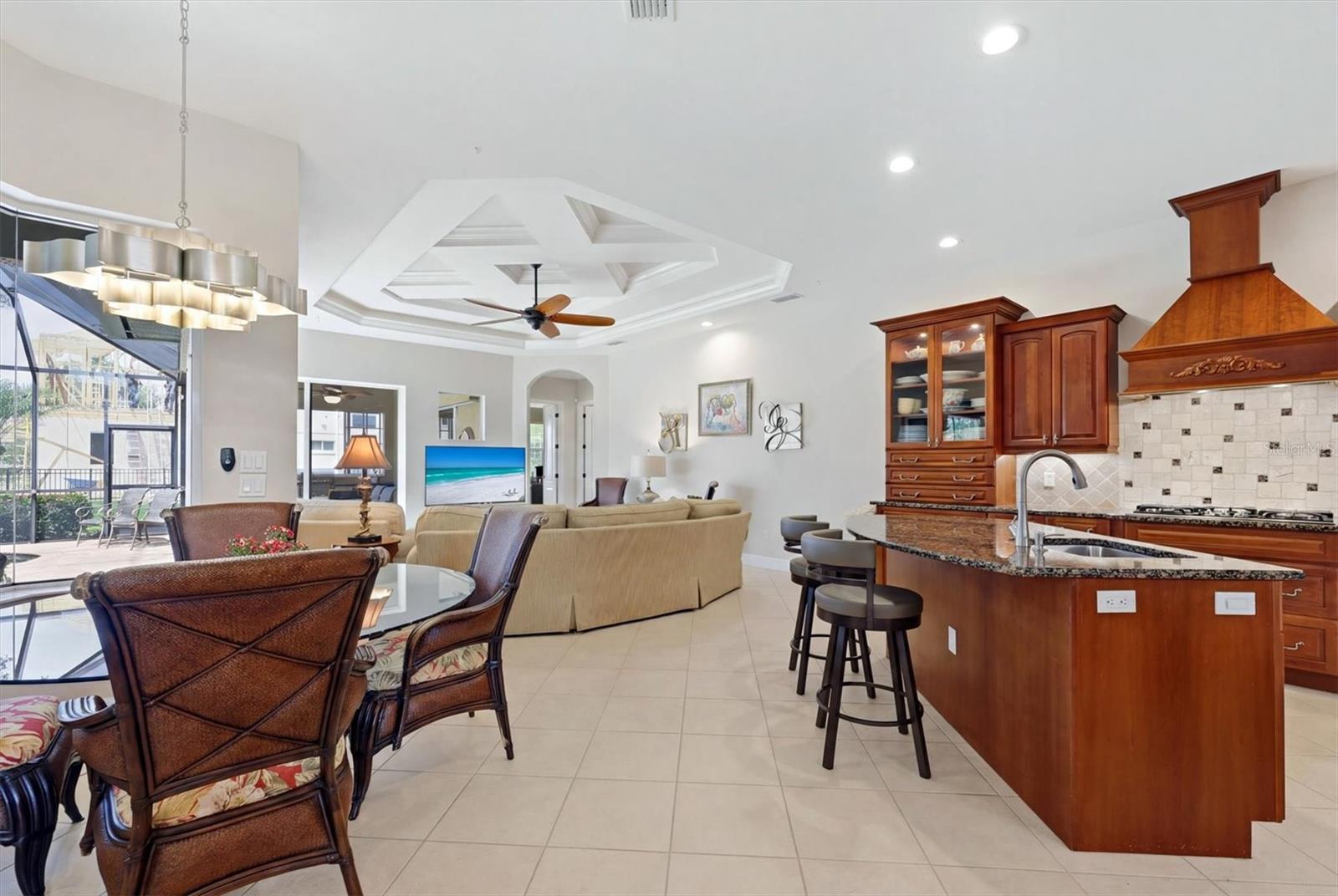 6806 DOMINION LN