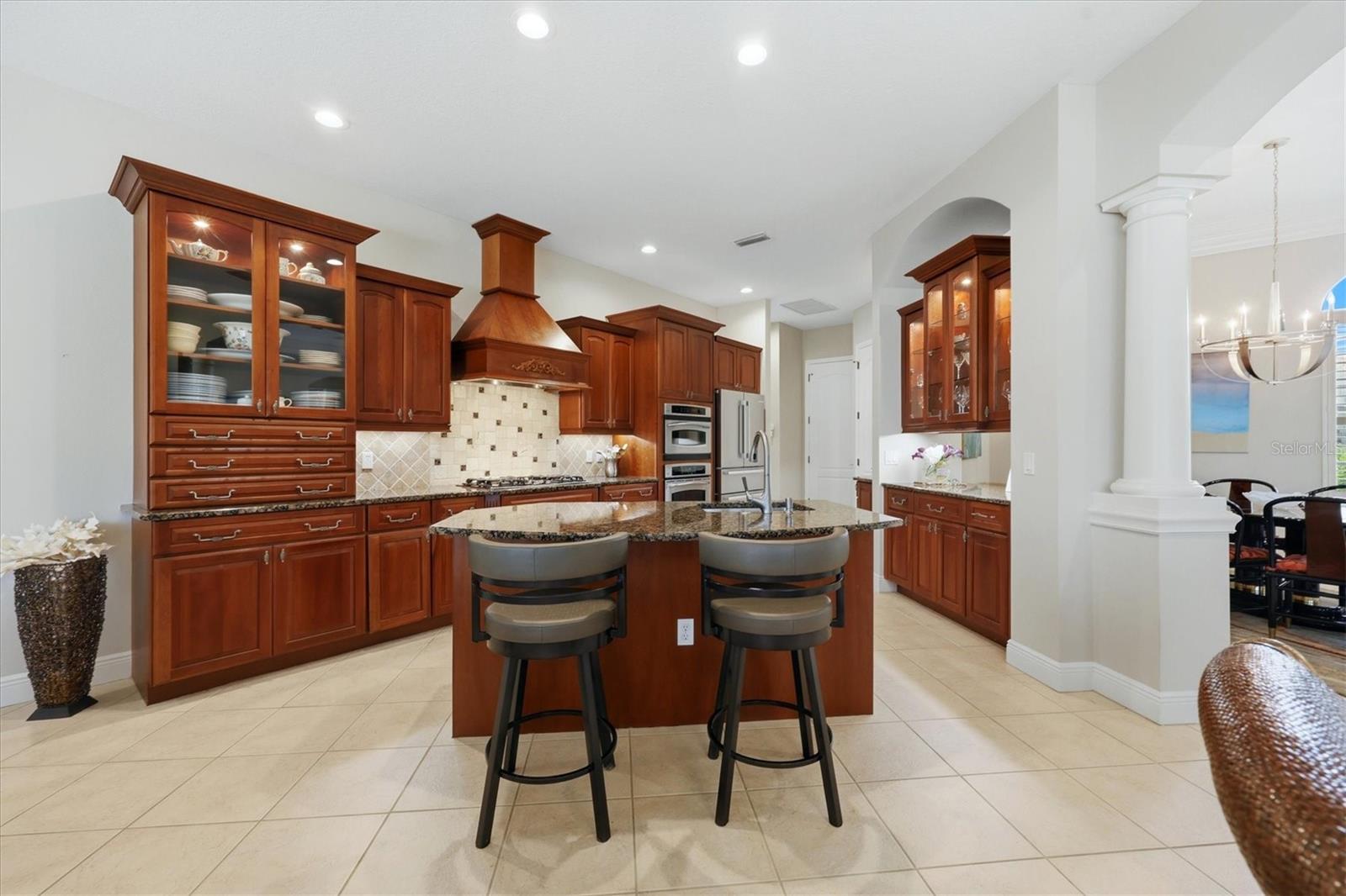 6806 DOMINION LN
