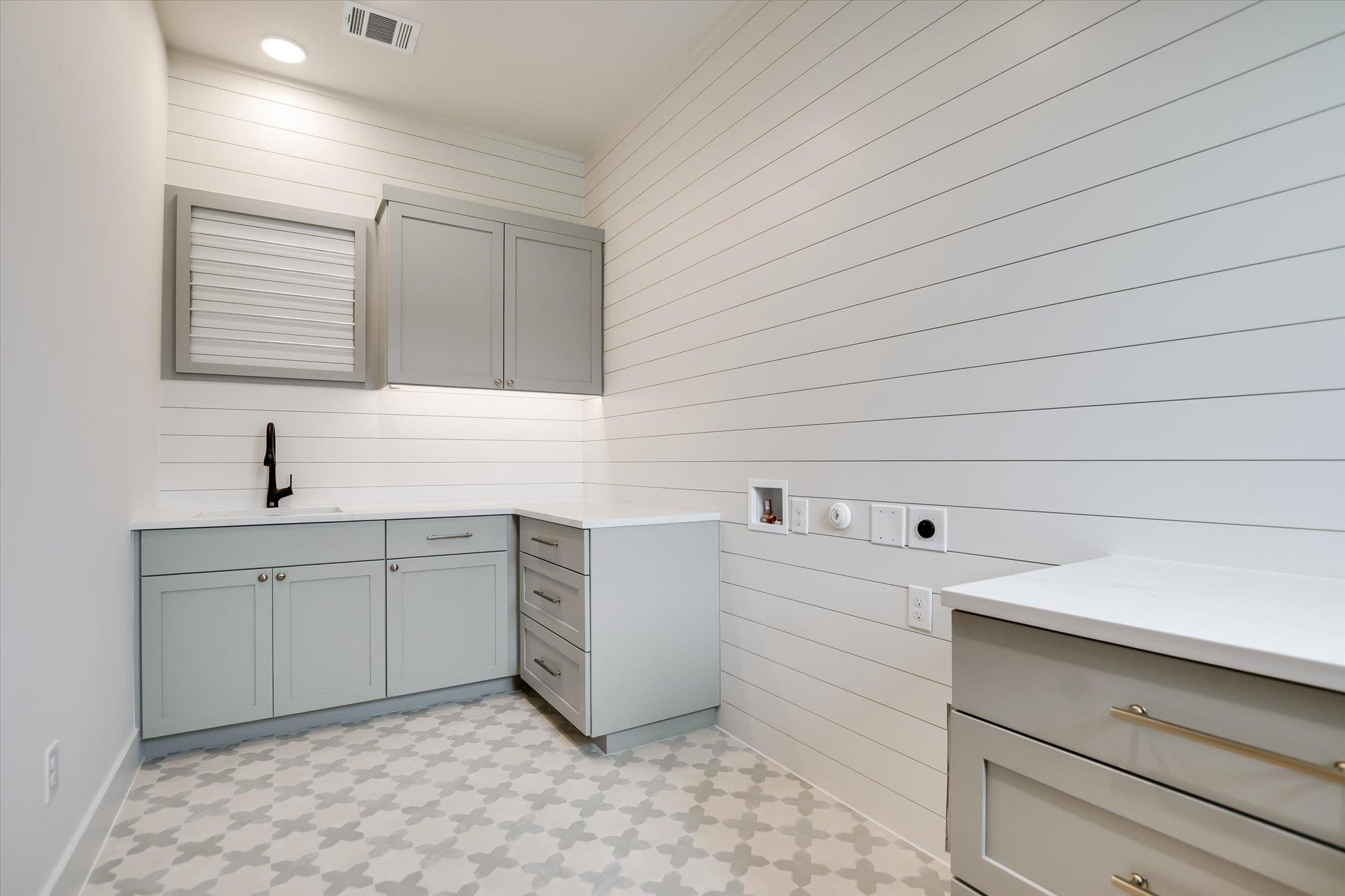 402 Sweet Grass LN