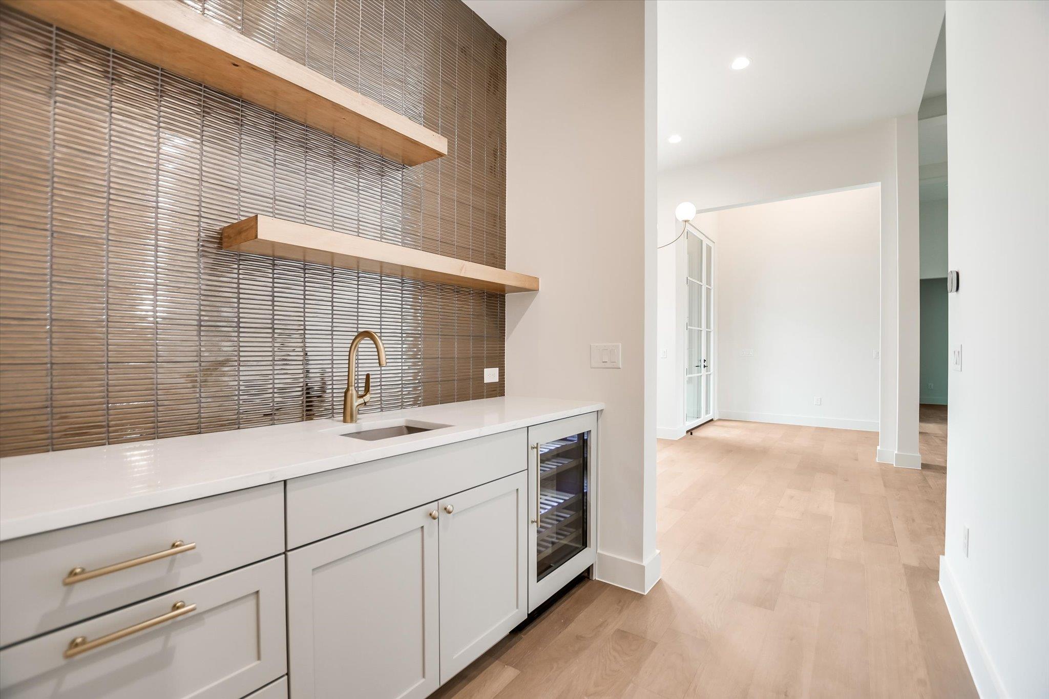 402 Sweet Grass LN