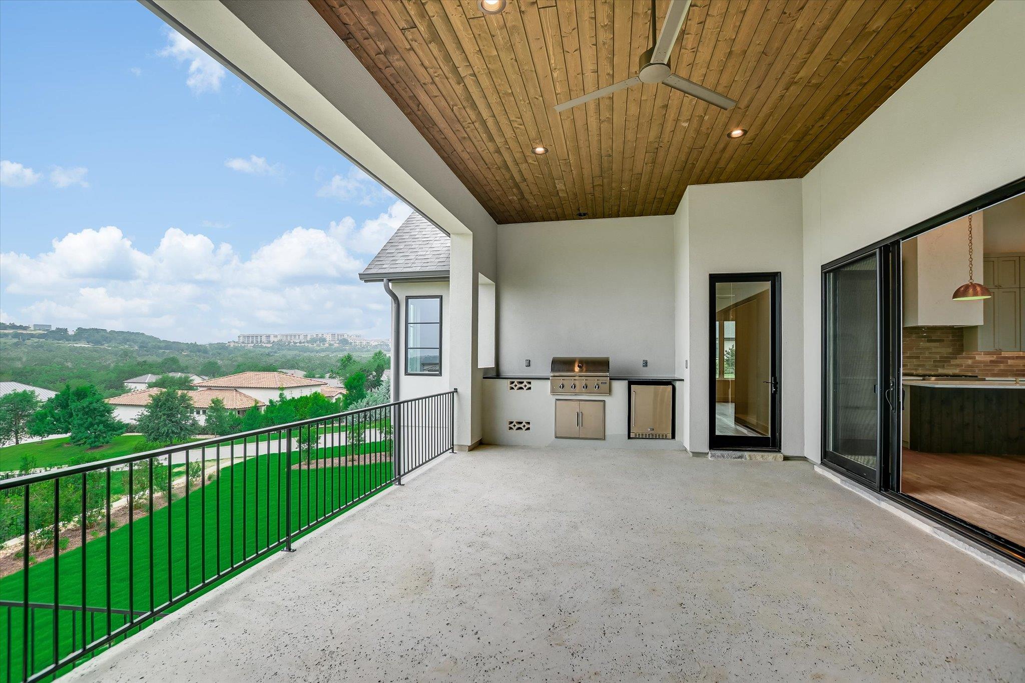 402 Sweet Grass LN