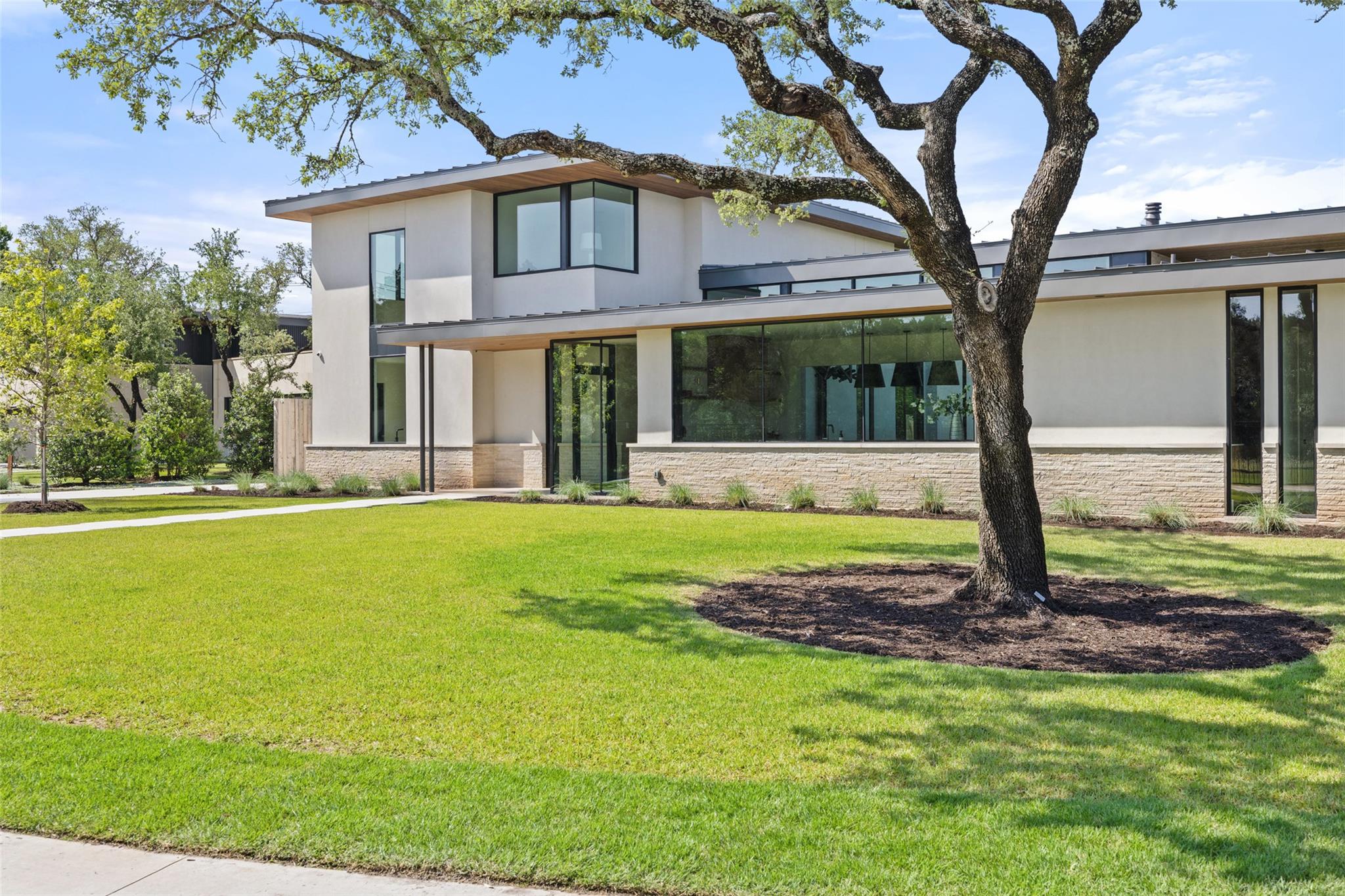 1604 Barclay DR