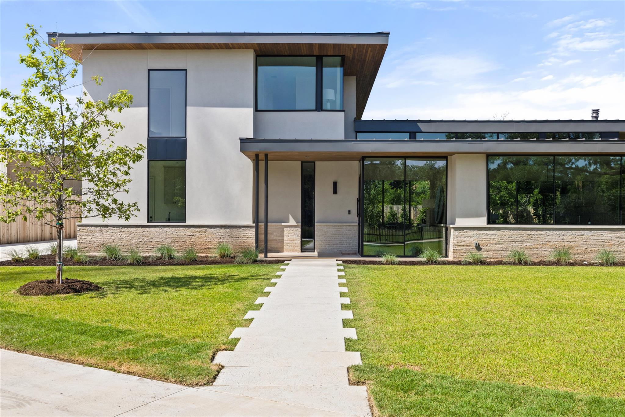 1604 Barclay DR