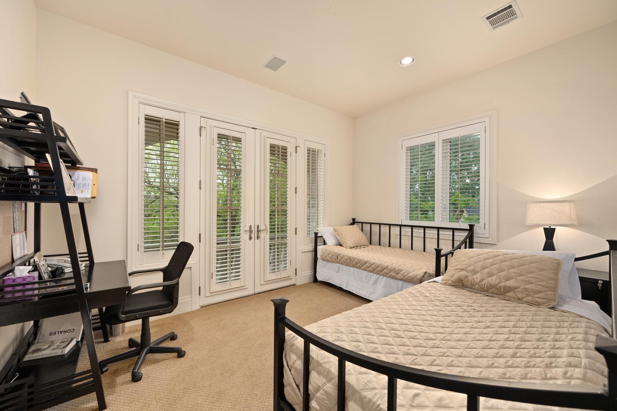 2808 Calaw CV