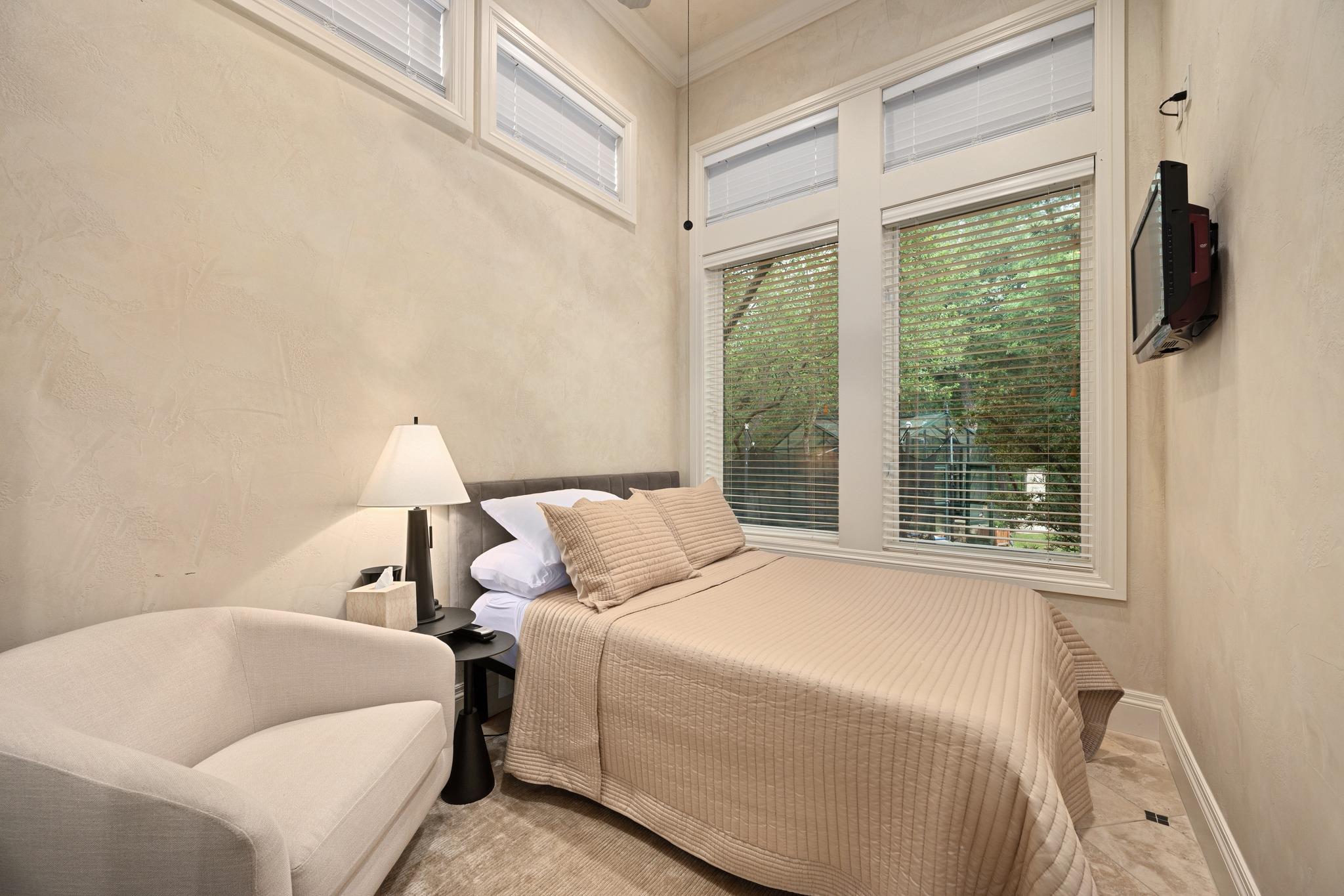 2808 Calaw CV