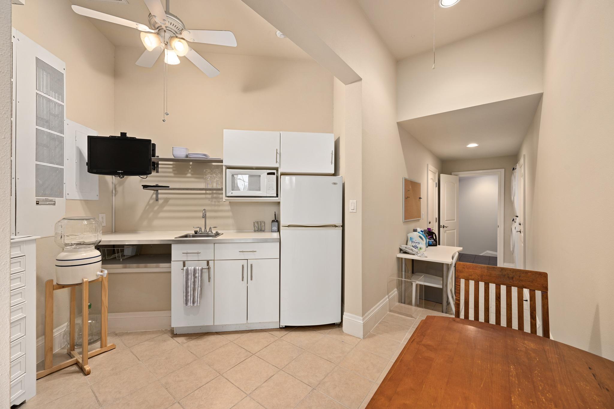 2808 Calaw CV