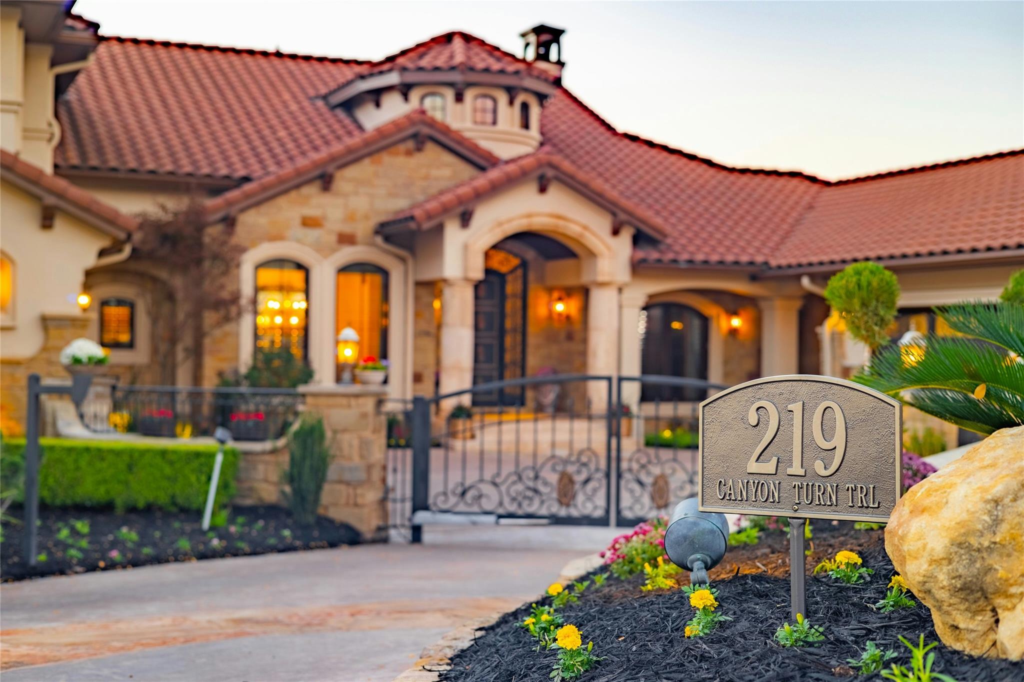 219 CANYON TURN TRL