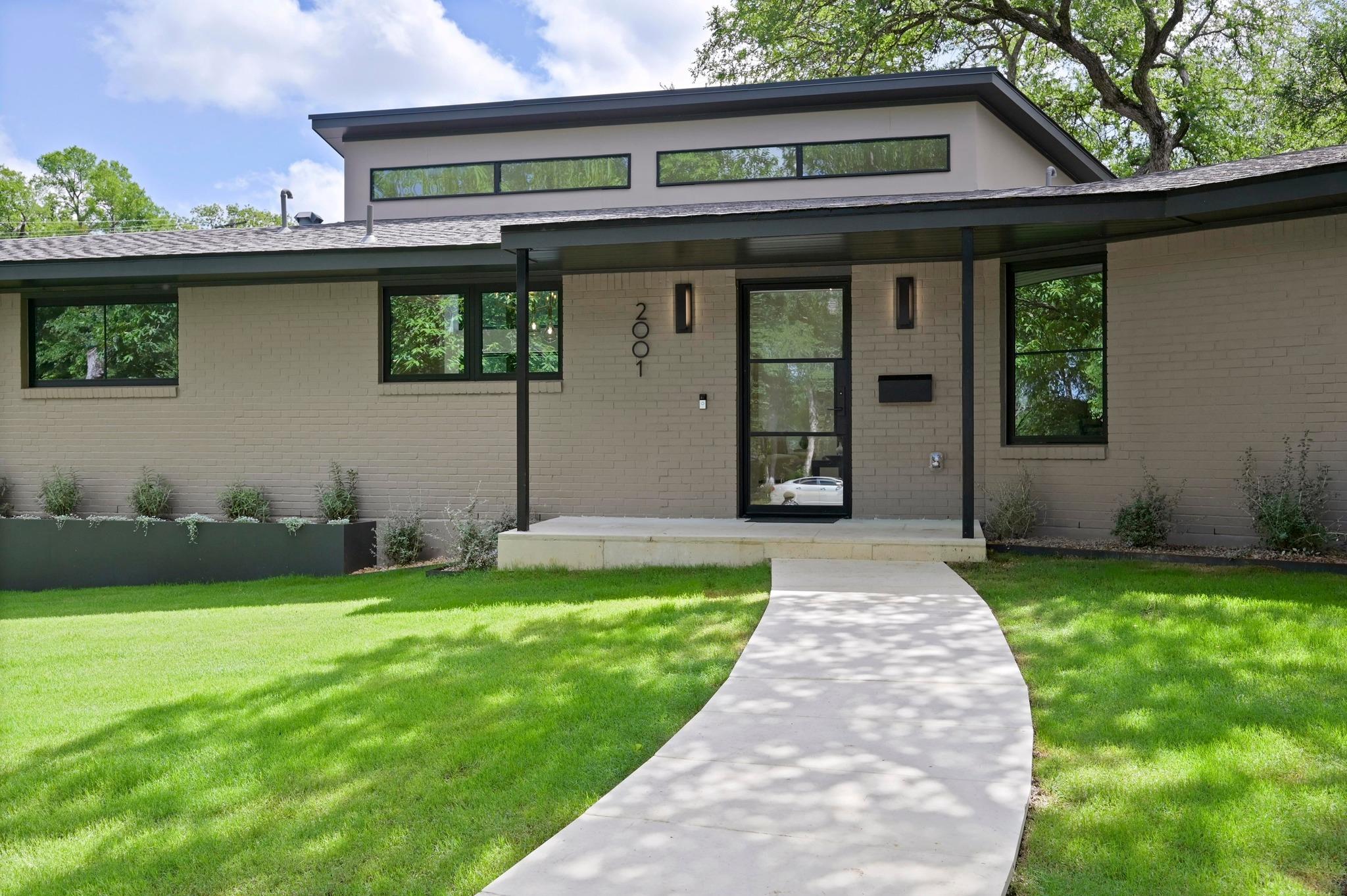 2001 Circle Haven