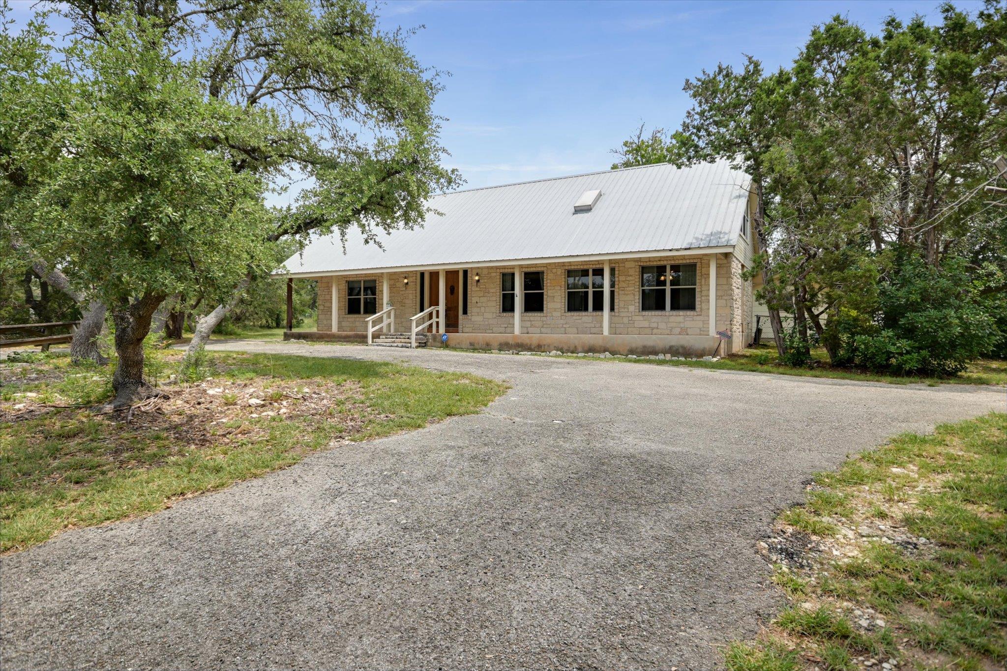 9438 Circle DR